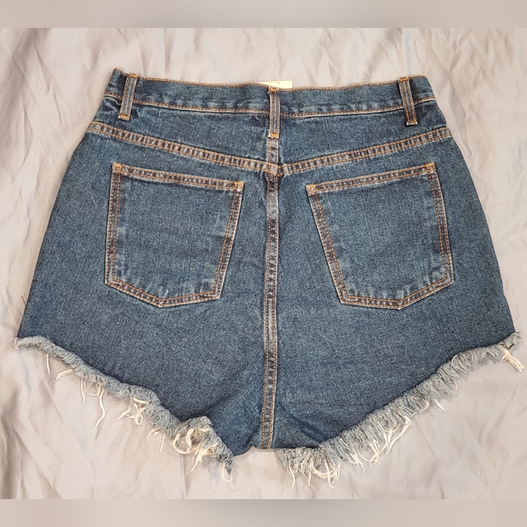 FARM Rio Shorts - Picture 2 of 2